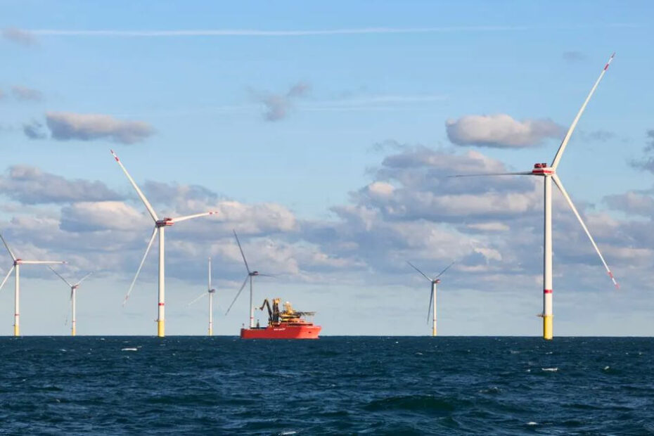 La mayor planta eólica marina de Alemania enciende su primera turbina. La mayor planta eólica marina de Alemania enciende su primera turbina.