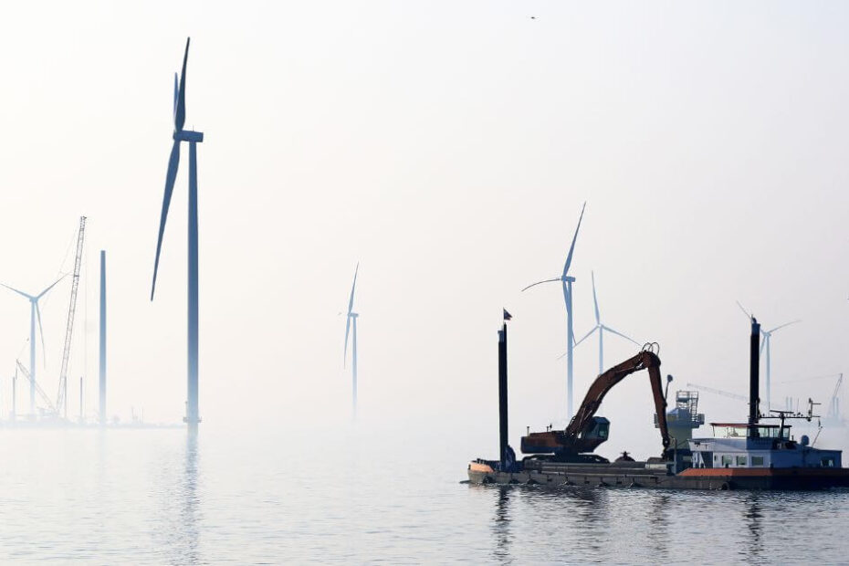 Nueva York presenta demandas contra Trump por frenar proyectos de energía eólica