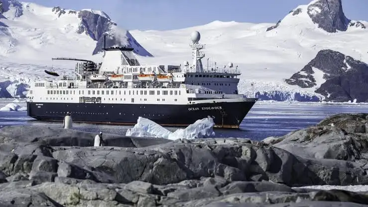 Dinamarca alquila un crucero como alojamiento flotante para soldados en Groenlandia