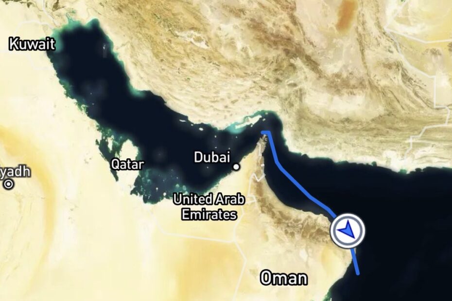 Primer crucero que cruza el estrecho de Ormuz en 47 días