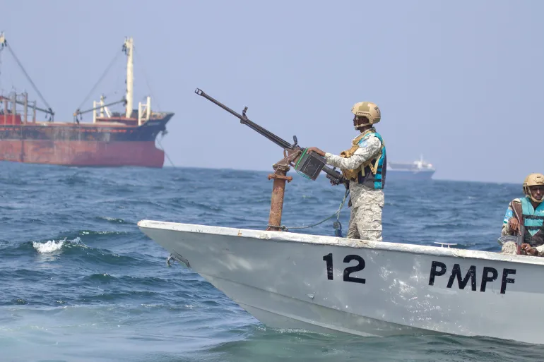 Secuestran un petrolero y lo dirigen hacia Somalia