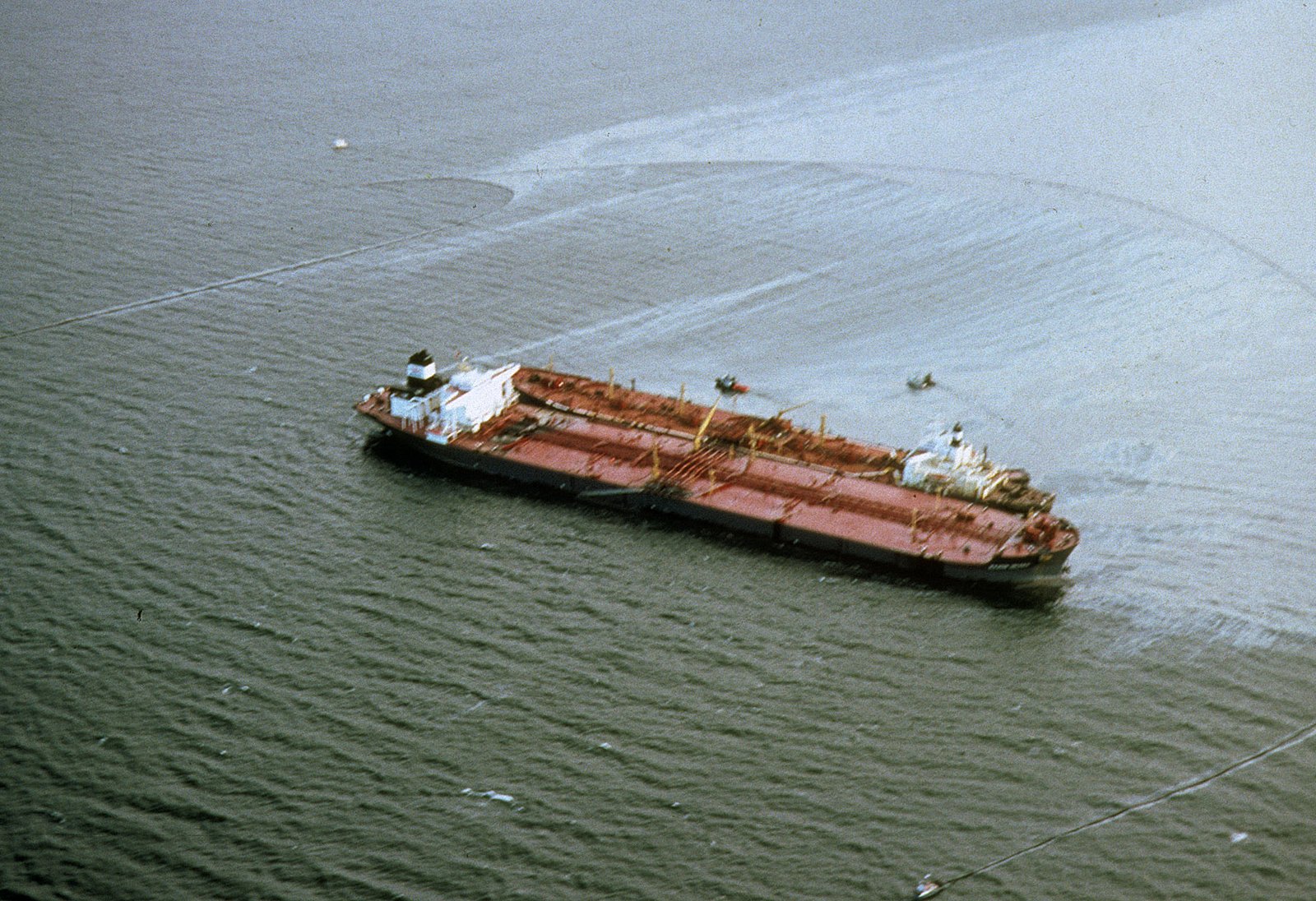 Aerial view of the Exxon Valdez oil spill