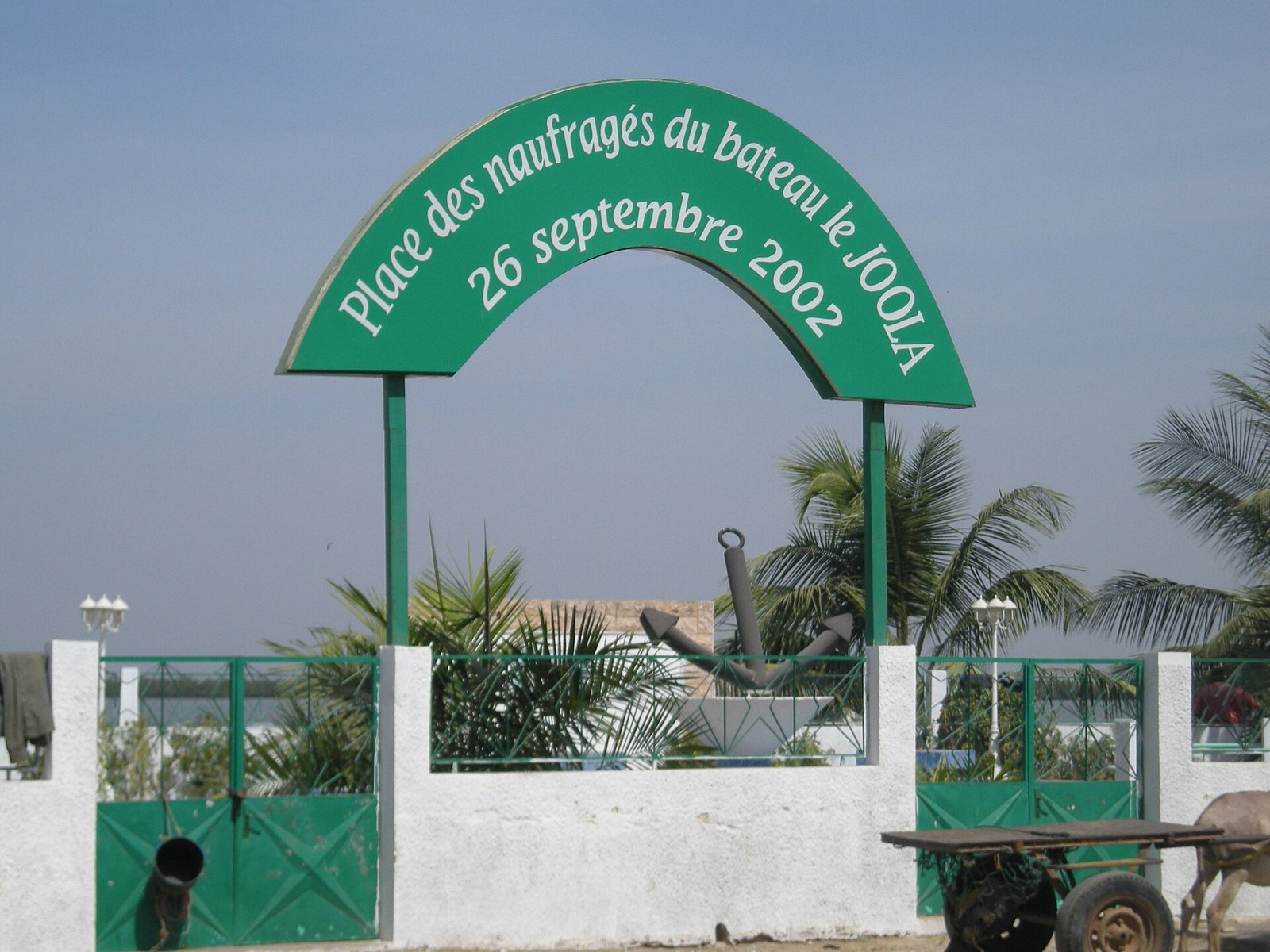 Ziguinchor (Casamance, Senegal) : Monument commemorating the sinking of the Joola on 22 September 2002