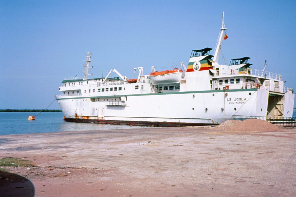 Le Joola: el vuelco de un ferry sobrecargado que dejó 1.863 muertos frente a Gambia