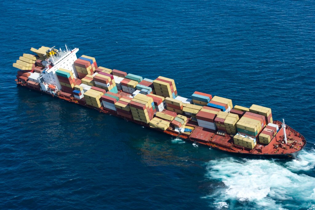 MV Rena: el encallamiento que convirtió el arrecife Astrolabe en el epicentro de una crisis ambiental