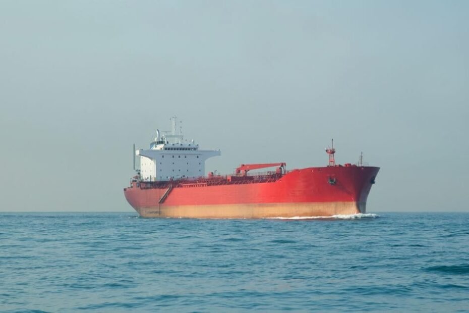 Mueren dos marinos filipinos tras ataque a petrolero saudí en Ormuz